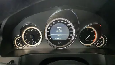 Mercedes-Benz E 350 2009 - 13900 EUR, 286432 km - 286432km - foto 43 de 58