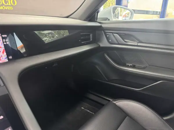 Porsche Taycan 2023 - 82000 EUR, 80500 km - AUTO.MOTO.pt - 80500km - foto 27 de 37