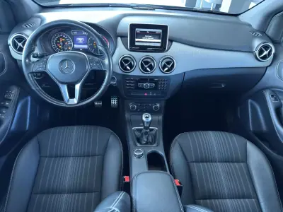 Mercedes-Benz B 180 2014 - 11750 EUR, 245898 km - AUTO.MOTO.pt - 245898km - foto 13 de 25