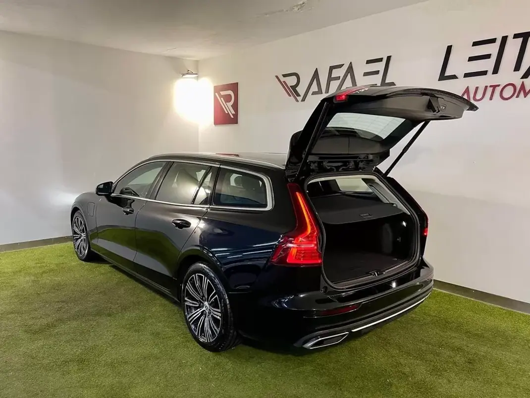 Volvo V60 2020 - 28350 EUR, 62000 km - AUTO.MOTO.pt - 62000km - foto 28 de 30