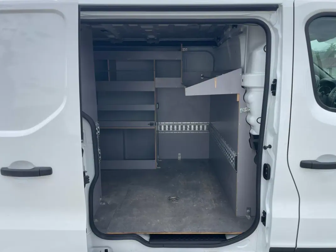 Renault Trafic 2.0 dCi IVA Dedutível 2020 - 17450 EUR, 131000 km - AUTO.MOTO.pt - 131000km - foto 27 de 35