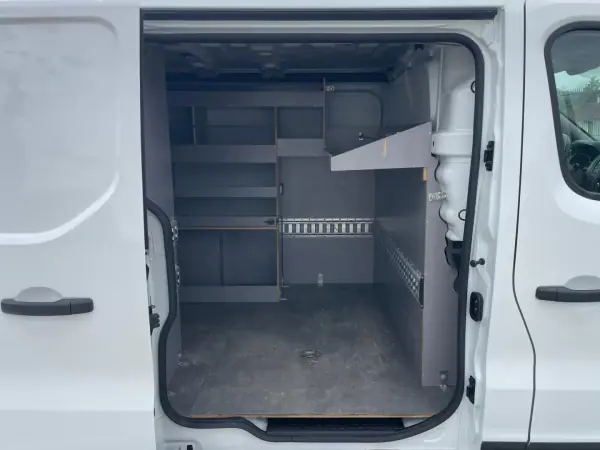 Renault Trafic 2020 - 17450 EUR, 131000 km - AUTO.MOTO.pt - 131000km - foto 27 de 35
