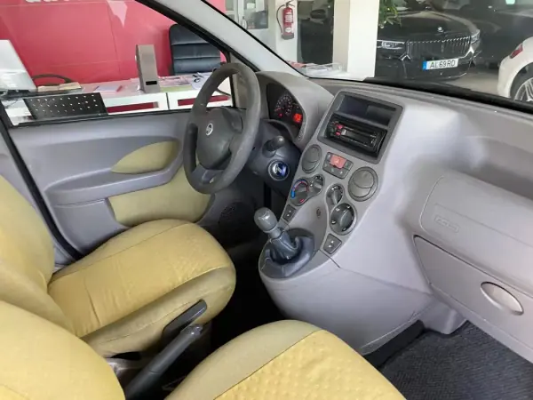 Fiat Panda 2004 - 3250 EUR, 197772 km - AUTO.MOTO.pt - 197772km - foto 31 de 31