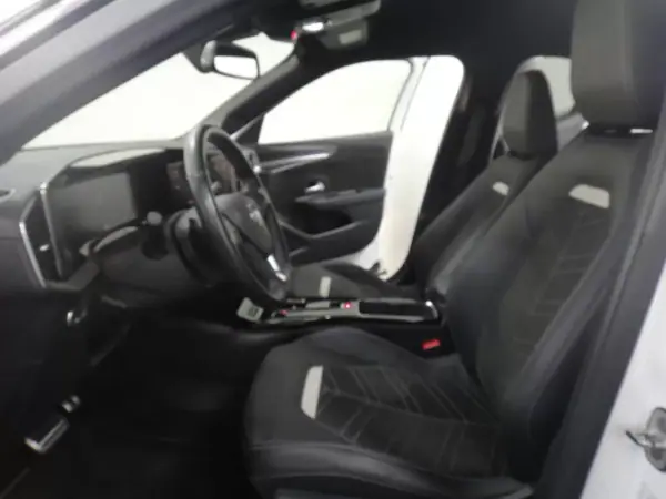 Opel Mokka 2022 - 17990 EUR, 44000 km - AUTO.MOTO.pt - 44000km - foto 12 de 30