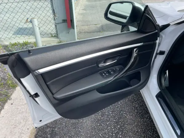 BMW 420 Gran Coupé 2015 - 19950 EUR, 221587 km - AUTO.MOTO.pt - 221587km - foto 11 de 37