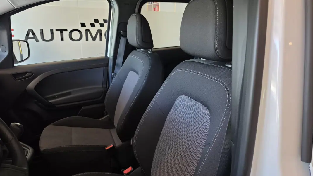 Mercedes-Benz Citan 2025 - 24950 EUR, 10603 km - AUTO.MOTO.pt - 10603km - foto 34 de 50