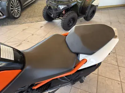 KTM Duke 200 2018 - 3750 EUR, 8468 km - AUTO.MOTO.pt - 8468km - foto 10 de 15