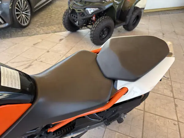 KTM Duke 200 2018 - 3750 EUR, 8468 km - AUTO.MOTO.pt - 8468km - foto 10 de 15