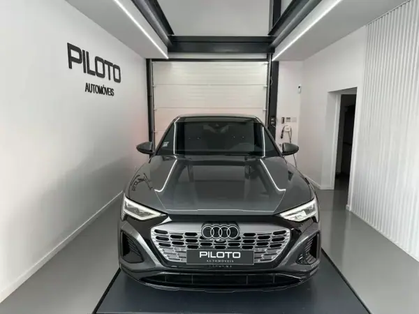 Audi Q8 e-Tron Sportback 2023 - 49500 EUR, 93000 km - AUTO.MOTO.pt - 93000km - foto 4 de 31