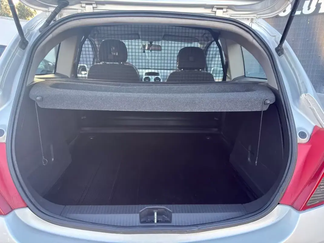 Opel 2007 - 4250 EUR, 139900 km - AUTO.MOTO.pt - 139900km - foto 12 de 17