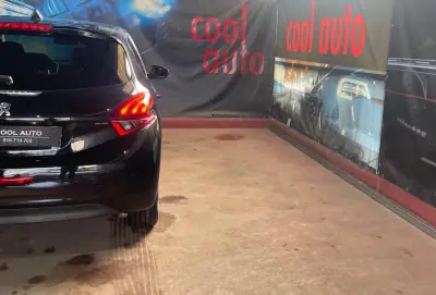 Peugeot 208 2018 - 8899 EUR, 106000 km - AUTO.MOTO.pt - 106000km - foto 16 de 42