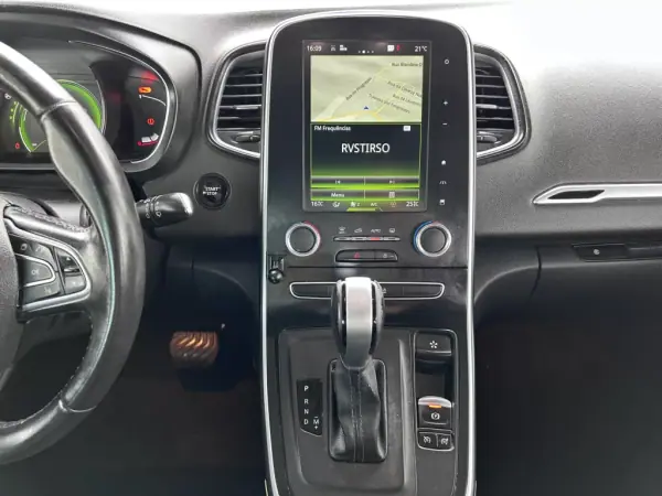 Renault Scénic 2017 - 12900 EUR, 177522 km - AUTO.MOTO.pt - 177522km - foto 9 de 9