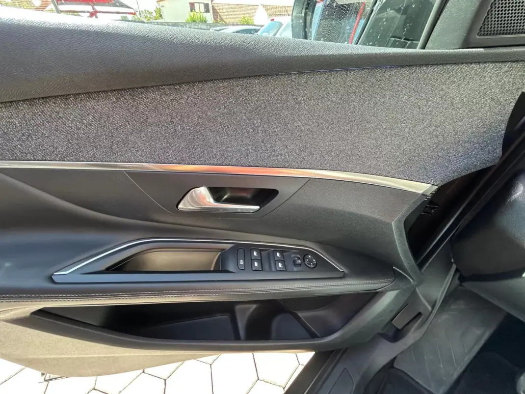 Peugeot 3008 2018 - 16500 EUR, 83894 km - 83894km - foto 8 de 21