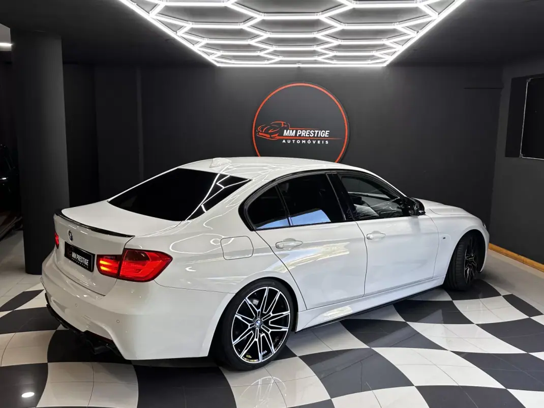 BMW 320 2014 - 18990 EUR, 218000 km - AUTO.MOTO.pt - 218000km - foto 35 de 44