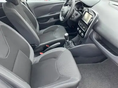 Renault Clio 2017 - 12500 EUR, 142000 km - AUTO.MOTO.pt - 142000km - foto 10 de 10