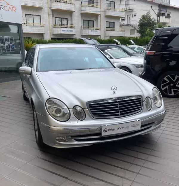 Mercedes-Benz E 270 2002 - 9250 EUR, 299650 km - AUTO.MOTO.pt - 299650km - foto 7 de 20