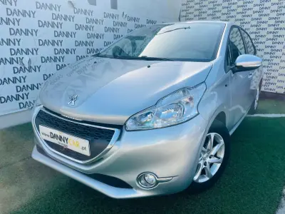 Peugeot 208 2013 - 7900 EUR, 154000 km - AUTO.MOTO.pt - 154000km - foto 4 de 12