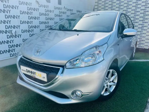 Peugeot 208 2013 - 7900 EUR, 154000 km - AUTO.MOTO.pt - 154000km - foto 4 de 12