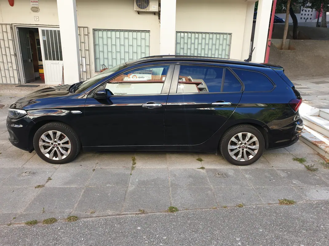 Fiat Tipo Station Wagon 2019 - 6750 EUR, 260000 km - AUTO.MOTO.pt - 260000km - foto 3 de 5