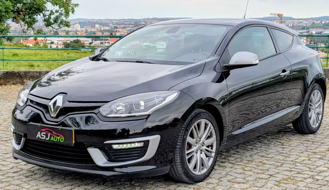 Renault Mégane Coupe 2014 - 8000 EUR, 276629 km - AUTO.MOTO.pt - 276629km - foto 1 de 22