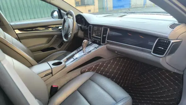 Porsche Panamera 2011 - 29900 EUR, 190000 km - AUTO.MOTO.pt - 190000km - foto 6 de 15