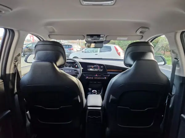Kia Niro EV 2024 - 33500 EUR, 1700 km - AUTO.MOTO.pt - 1700km - foto 11 de 48
