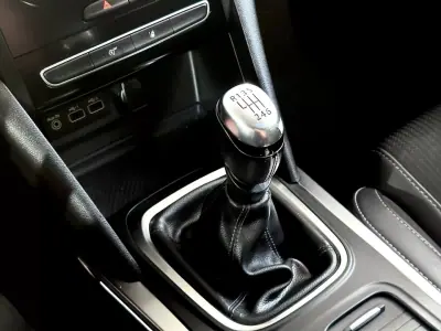 Renault Mégane 2021 - 17900 EUR, 79434 km - AUTO.MOTO.pt - 79434km - foto 25 de 26