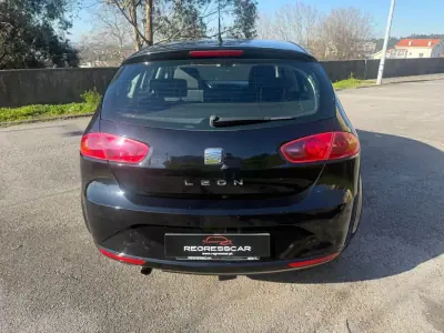 SEAT Leon 2011 - 7350 EUR, 217000 km - AUTO.MOTO.pt - 217000km - foto 5 de 24