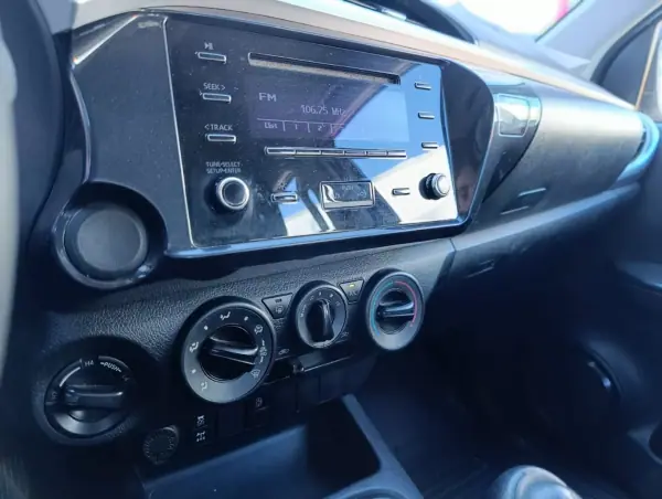 Toyota HILUX 2.4 D-4D 4WD CD CH 3L 2022 - 33900 EUR, 175925 km - AUTO.MOTO.pt - 175925km - foto 9 de 16
