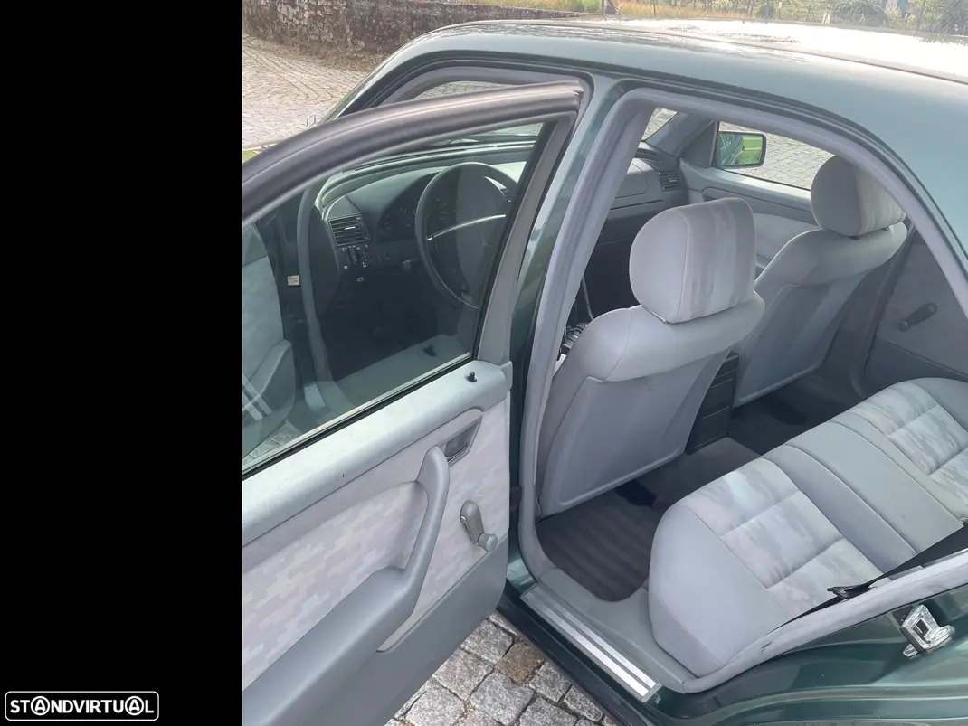 Mercedes-Benz C 220 1994 - 4500 EUR, 160506 km - AUTO.MOTO.pt - 160506km - foto 9 de 15