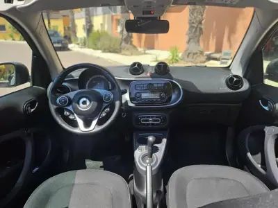 Smart Fortwo Cabrio 2016 - 10780 EUR, 139000 km - AUTO.MOTO.pt - 139000km - foto 9 de 17