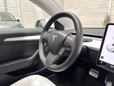 Tesla Model 3 2021 - 27950 EUR, 49088 km - AUTO.MOTO.pt - 49088km - foto 46 de 59