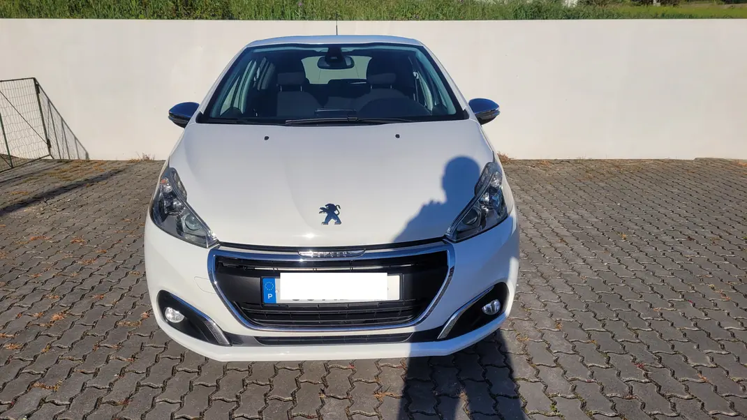 Peugeot 208 2016 - 7990 EUR, 83697 km - AUTO.MOTO.pt - 83697km - foto 2 de 10