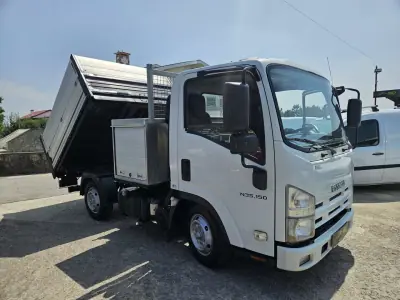 Isuzu  2011 - 180000km