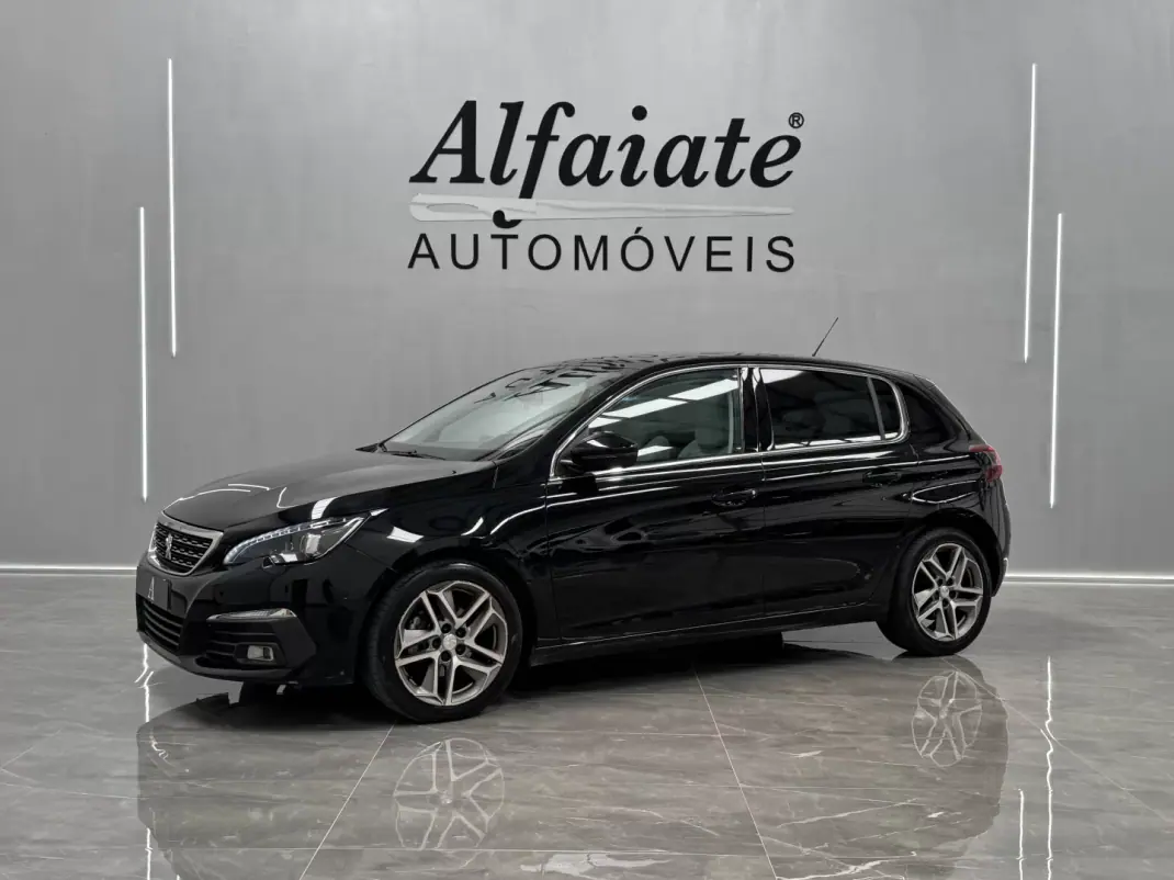 Peugeot 308 2018 - 11890 EUR, 159000 km - AUTO.MOTO.pt - 159000km - foto 1 de 35