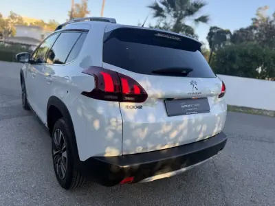 Peugeot 2008 2019 - 10999 EUR, 100000 km - AUTO.MOTO.pt - 100000km - foto 4 de 11