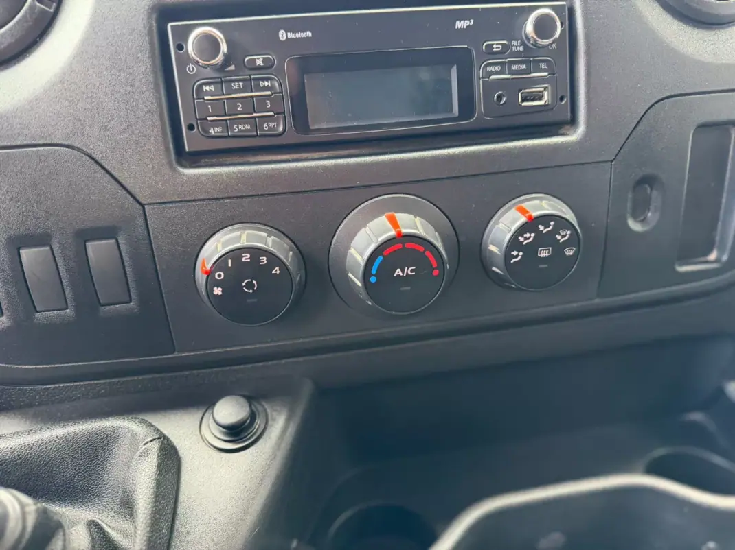 Renault Master 2.3 dCi L2 3.5T RD TP 2019 - 16900 EUR, 178309 km - AUTO.MOTO.pt - 178309km - foto 9 de 15