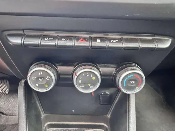 Dacia Duster 2019 - 14500 EUR, 114000 km - AUTO.MOTO.pt - 114000km - foto 13 de 17