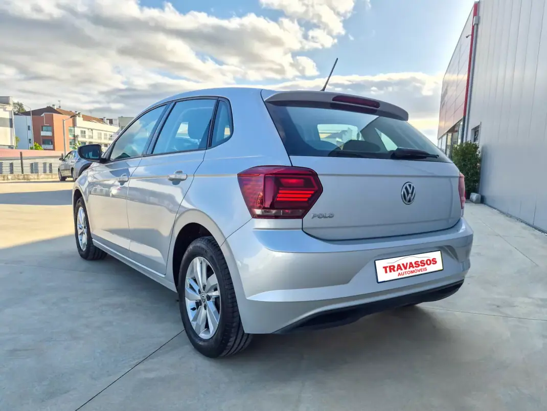 Volkswagen Polo 2018 - 12900 EUR, 99947 km - AUTO.MOTO.pt - 99947km - foto 4 de 11