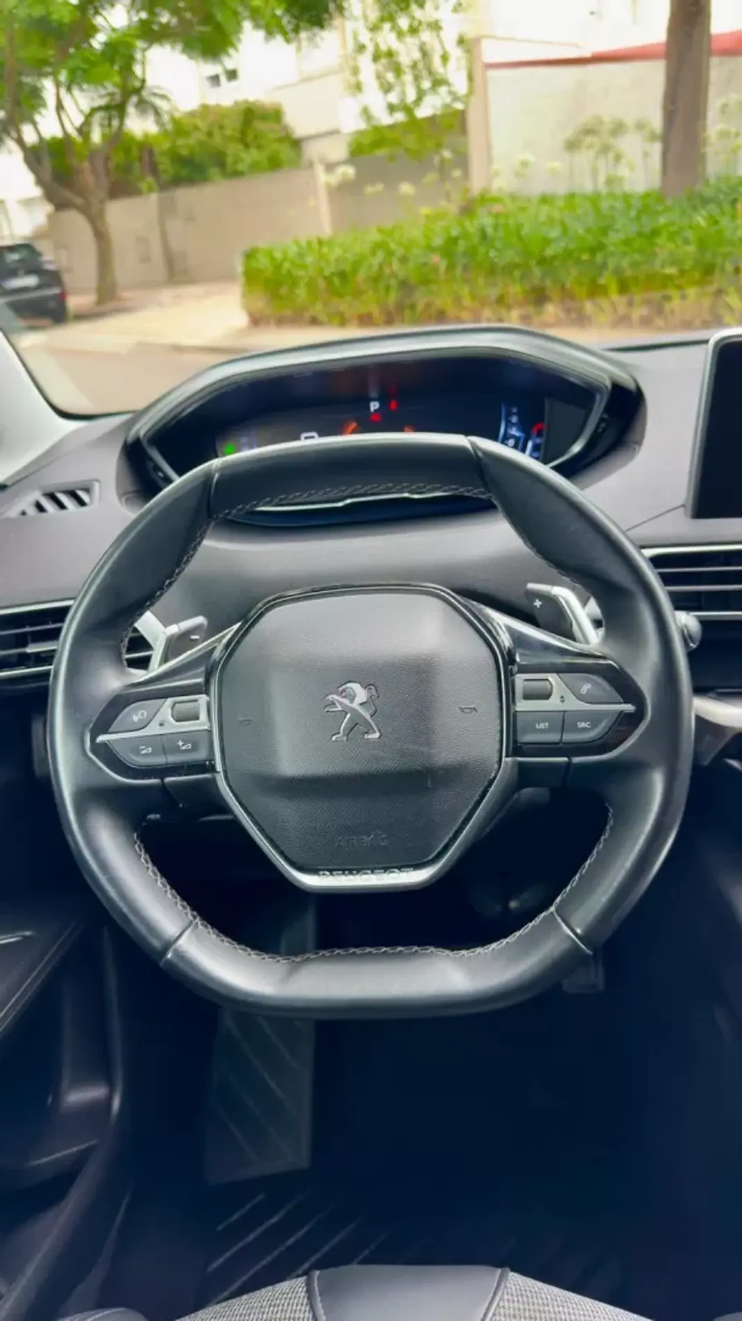 Peugeot 3008 2019 - 15990 EUR, 140000 km - 140000km - foto 17 de 21