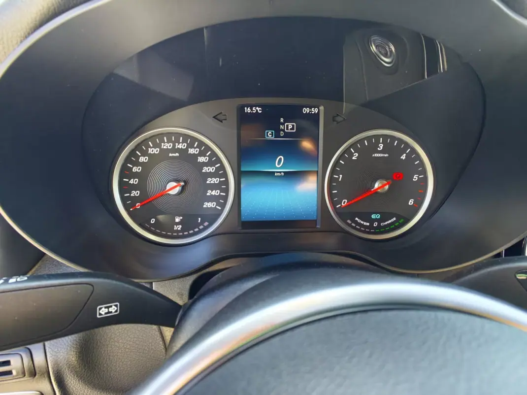 Mercedes-Benz GLC 300 2020 - 43500 EUR, 143000 km - AUTO.MOTO.pt - 143000km - foto 24 de 32