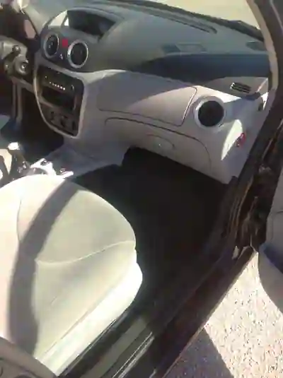Citroën C3 2008 - 3400 EUR, 183547 km - AUTO.MOTO.pt - 183547km - foto 13 de 14