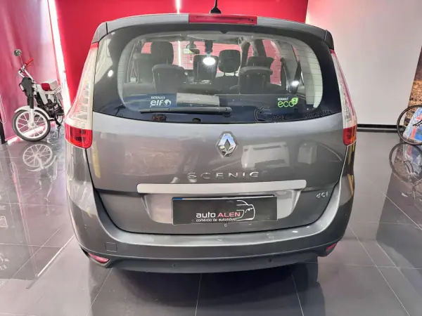 Renault Grand Scénic 2014 - 8450 EUR, 254000 km - AUTO.MOTO.pt - 254000km - foto 4 de 12