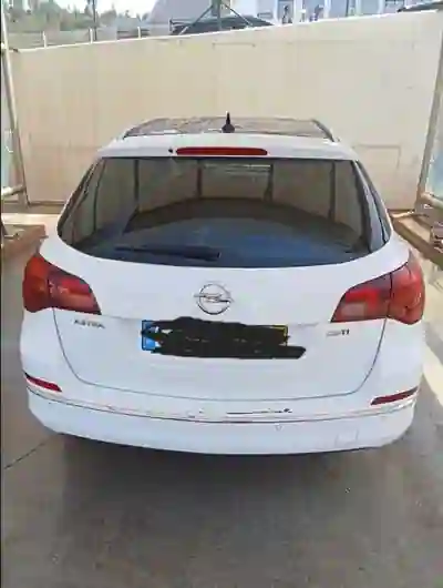Opel Astra Sports Tourer 2016 - 6500 EUR, 114870 km - AUTO.MOTO.pt - 114870km - foto 6 de 12