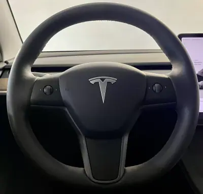 Tesla Model Y 2024 - 38500 EUR, 68000 km - AUTO.MOTO.pt - 68000km - foto 12 de 43