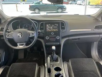 Renault Mégane Sport Tourer 2017 - 12750 EUR, 135000 km - AUTO.MOTO.pt - 135000km - foto 3 de 3