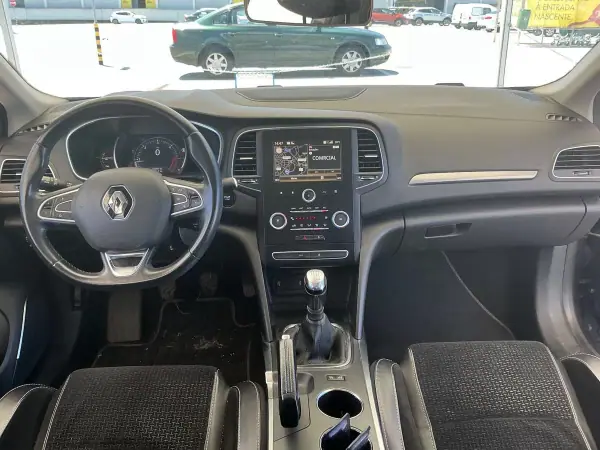 Renault Mégane Sport Tourer 2017 - 12750 EUR, 135000 km - AUTO.MOTO.pt - 135000km - foto 3 de 3