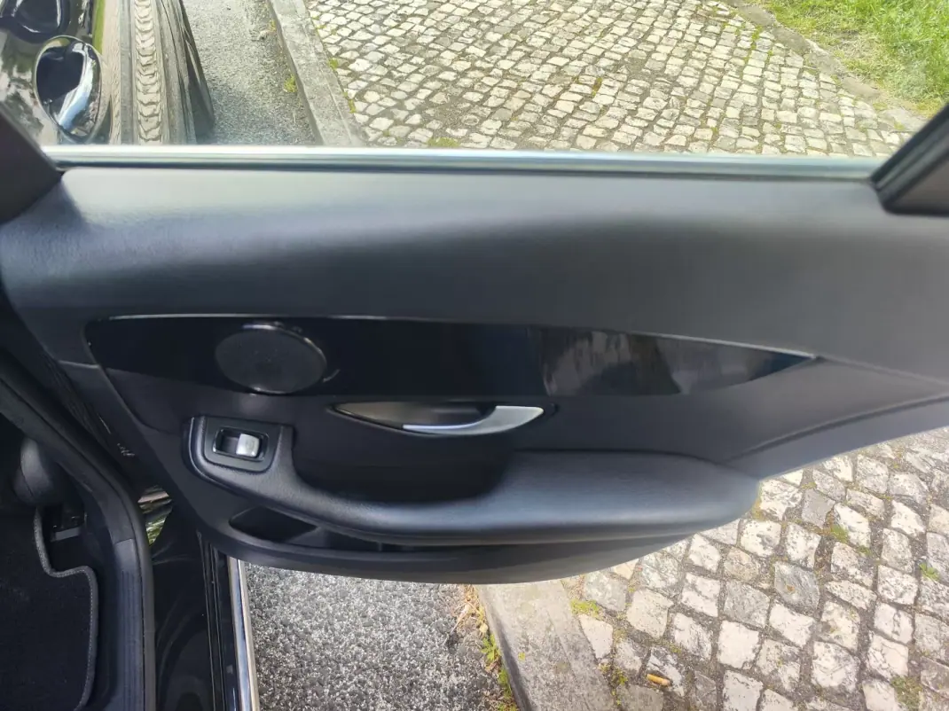 Mercedes-Benz C 200 2017 - 18980 EUR, 136500 km - AUTO.MOTO.pt - 136500km - foto 15 de 40