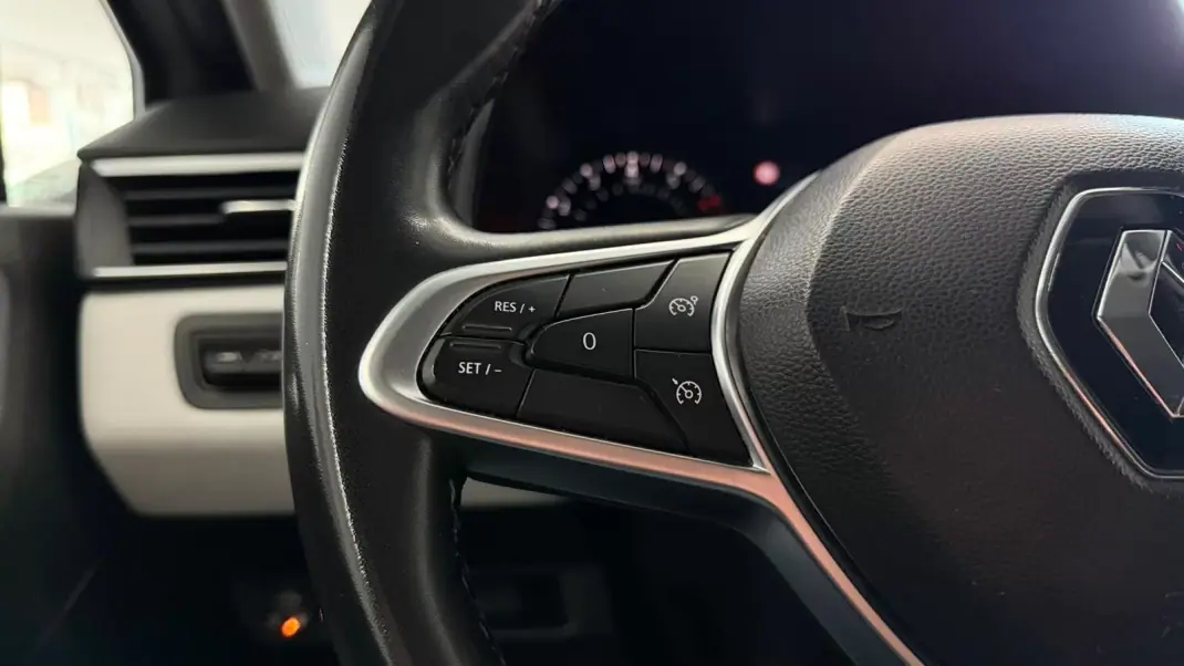 Renault Clio 2021 - 11490 EUR, 171078 km - AUTO.MOTO.pt - 171078km - foto 15 de 27