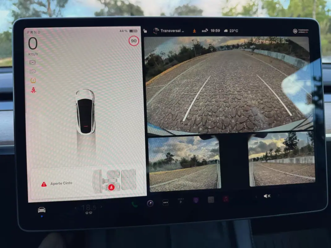 Tesla Model Y 2021 - 32500 EUR, 135000 km - 135000km - foto 8 de 23